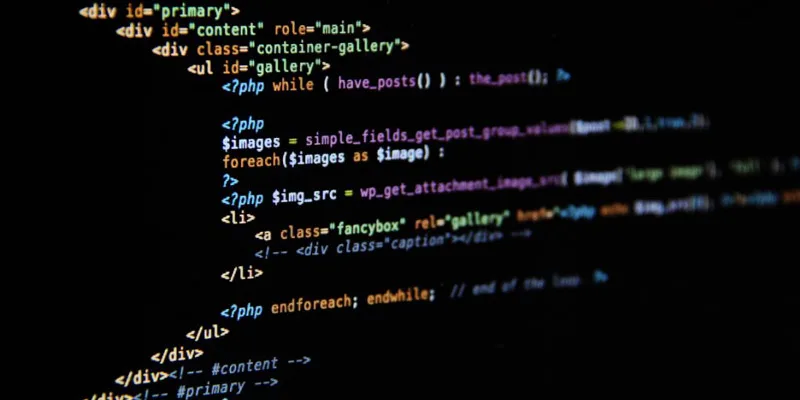 PHP-code van een website op een beeldscherm, de techniek waarin de kritieke kwetsbaarheden zijn gevonden